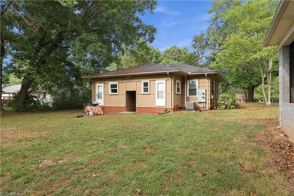Duplex at 5038 Pinewood Drive, Winston-Salem NC 27106, Winston-Salem, photo 41 of 62