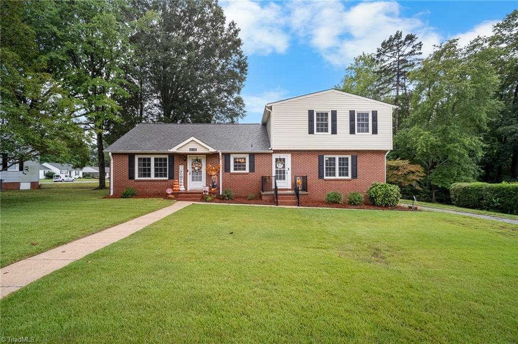 218 Center Street, Kernersville NC 27284