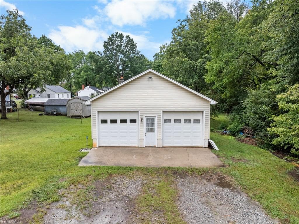 Stick/Site Built at 218 Center Street, Kernersville NC 27284, photo 5 of 46
