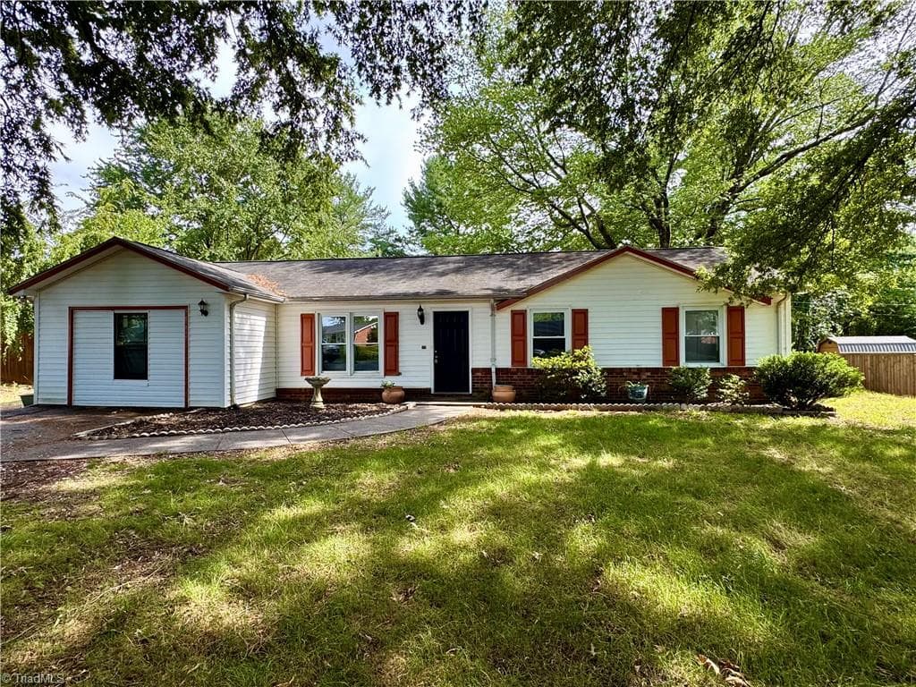 213 S Vandala Court, King NC 27021