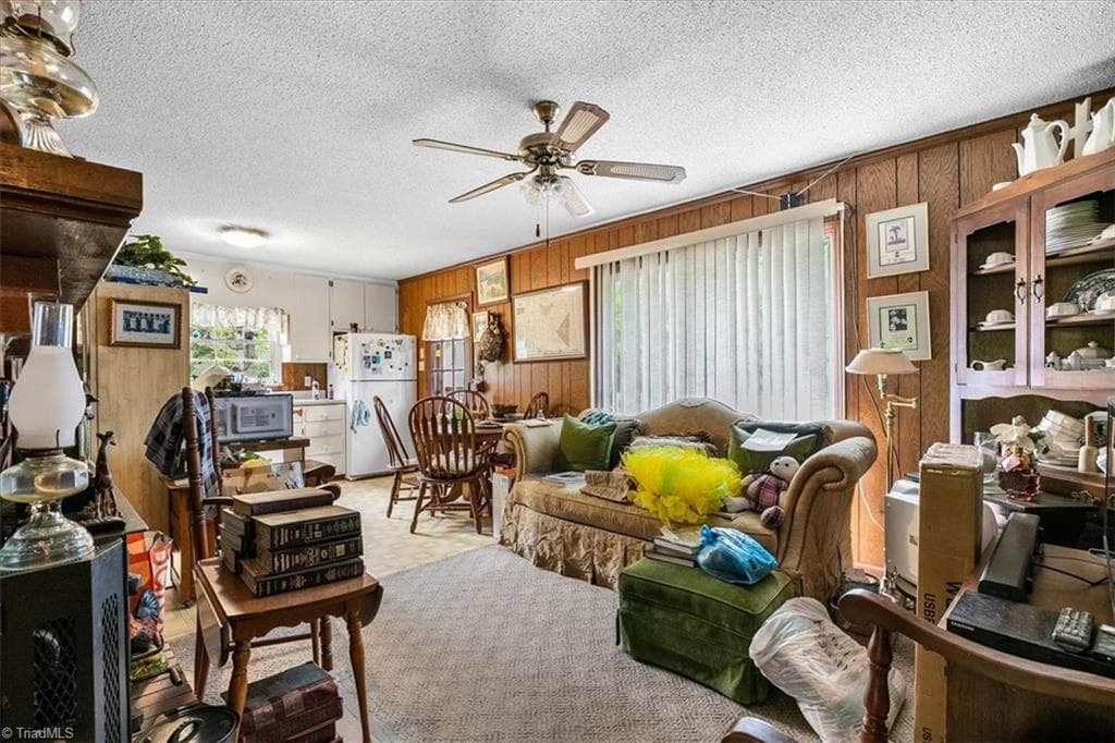 Family room with ceiling fan - 5822 RuralView Road, Gibsonville NC 27249, Gibsonville