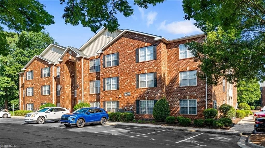 Stick/Site Built at 3716 Cotswold Avenue # B, Greensboro NC 27410, photo 3 of 35