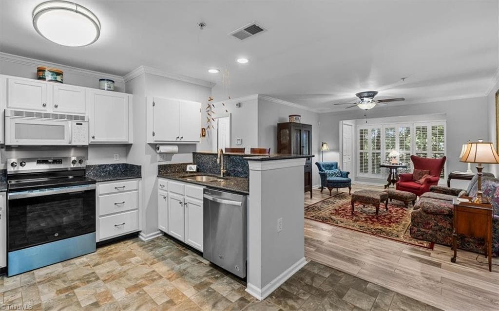 Stick/Site Built at 3716 Cotswold Avenue # B, Greensboro NC 27410, photo 15 of 35