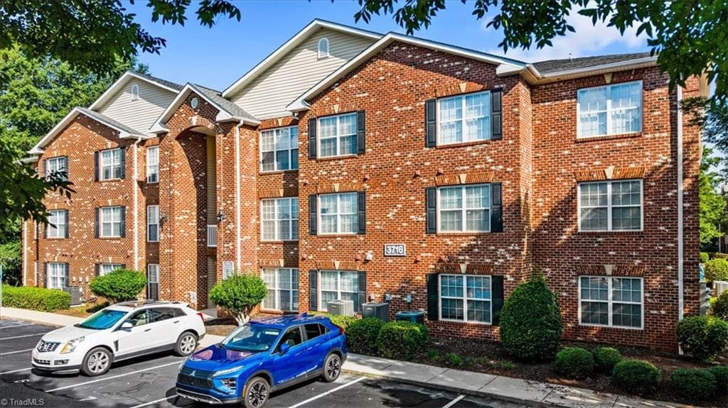 Stick/Site Built at 3716 Cotswold Avenue # B, Greensboro NC 27410, photo 4 of 35