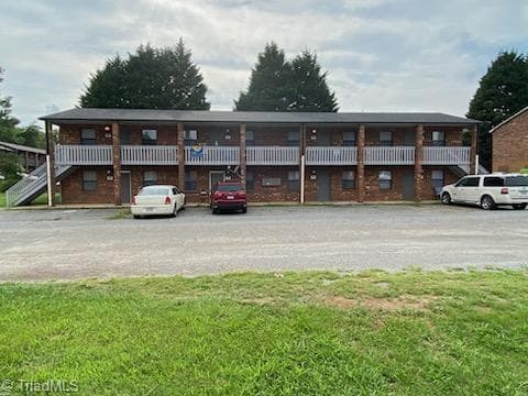 804 Meadow Ridge Court, Winston-Salem NC 27107
