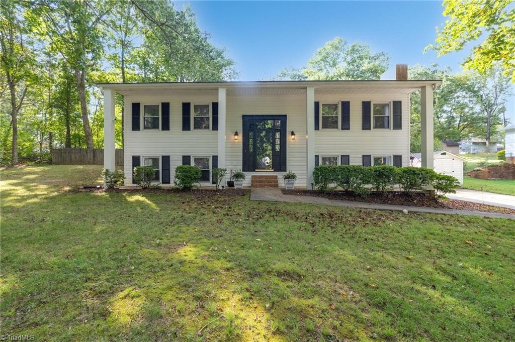 462 Knightwood Court, Kernersville NC 27284
