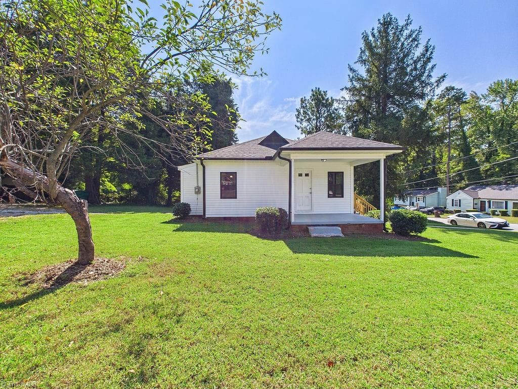 Stick/Site Built at 812 Arlington Street, High Point NC 27260, photo 5 of 27