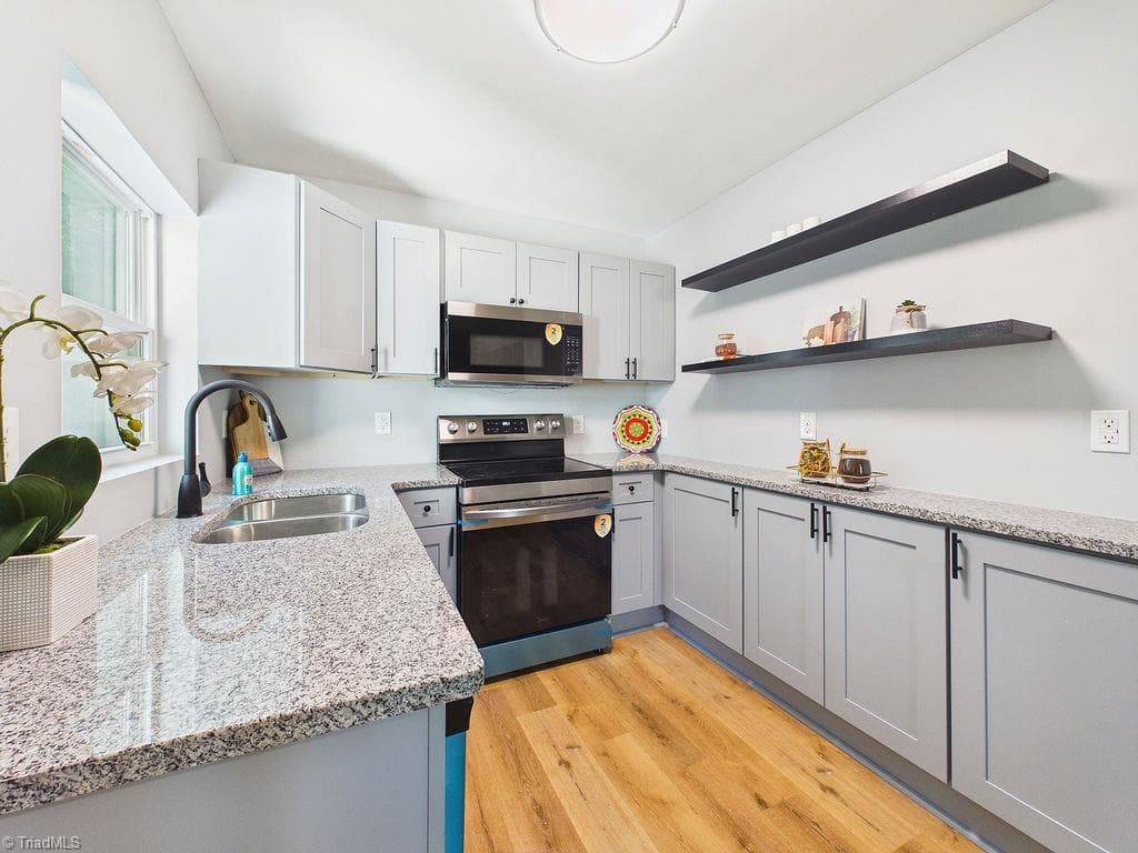 Stick/Site Built at 812 Arlington Street, High Point NC 27260, photo 14 of 27