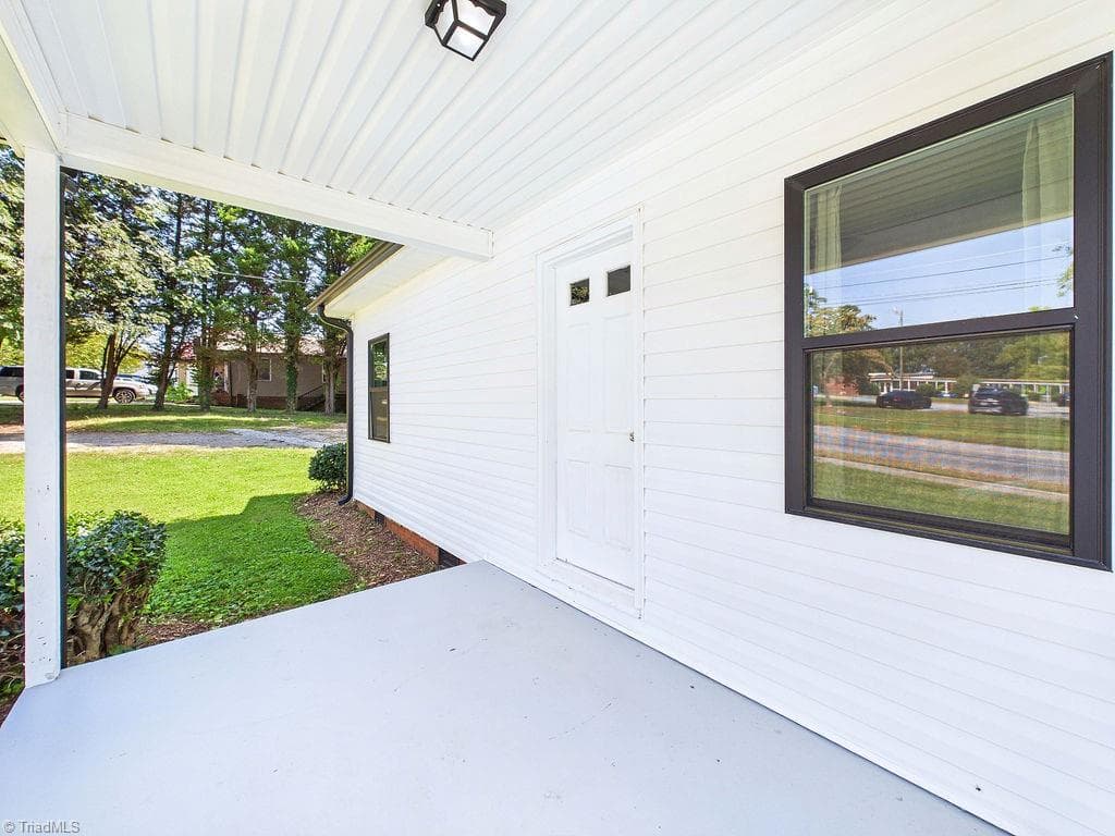 Stick/Site Built at 812 Arlington Street, High Point NC 27260, photo 11 of 27