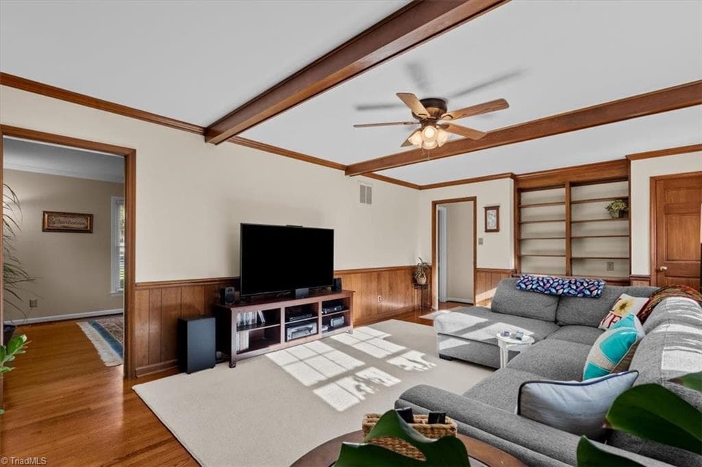 Built in bookshelves - 4 Horseshoe Court, Greensboro NC 27410, Greensboro