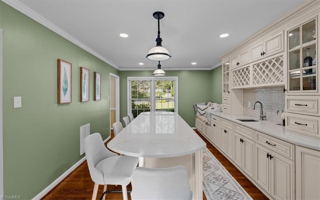 Great large island! - 4 Horseshoe Court, Greensboro NC 27410, Greensboro