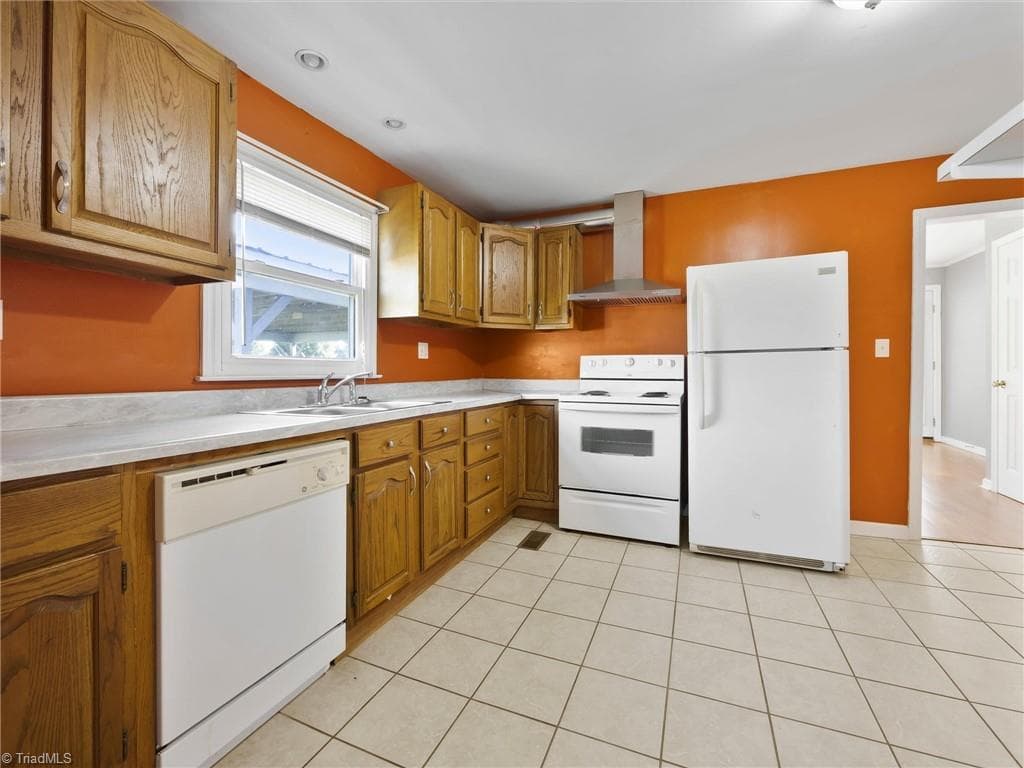 Kitchen right off the living area with dishwasher, oven and refrigerator inculded! - 24 Forest Hill Road, Lexington NC 27295, Lexington