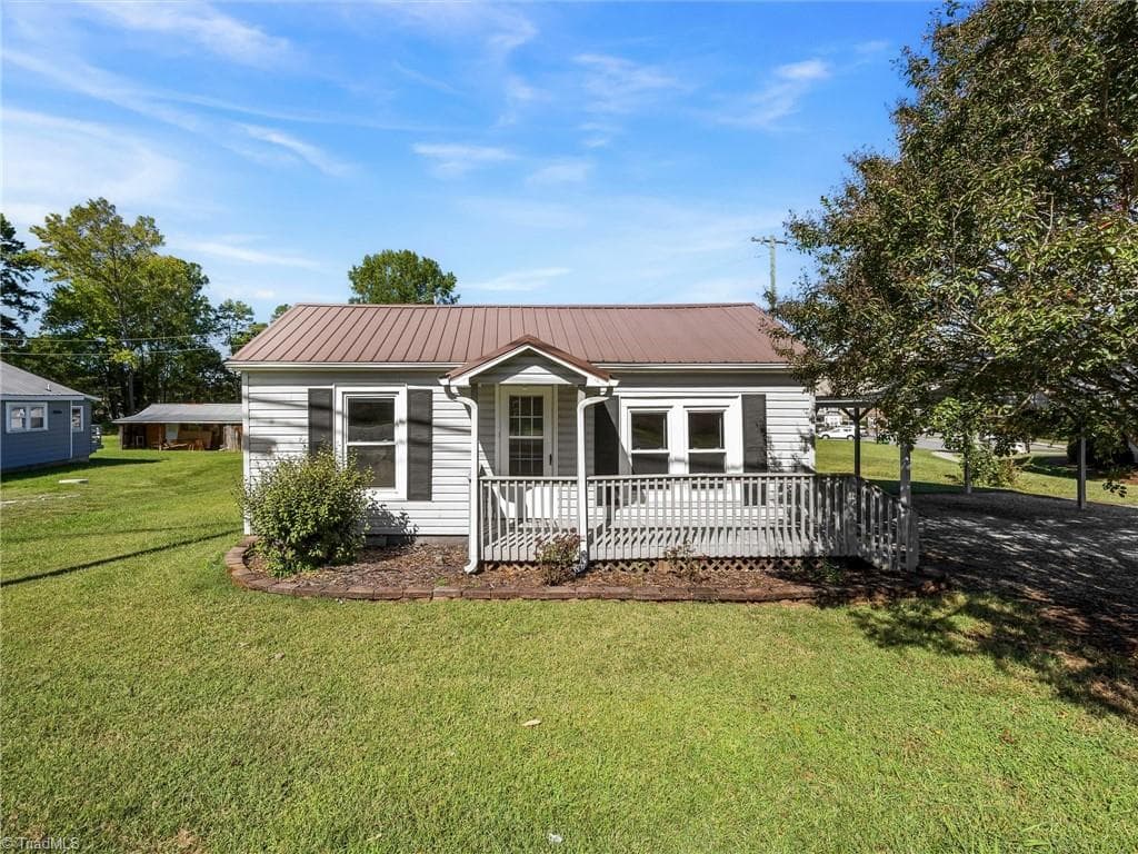 24 Forest Hill Road, Lexington NC 27295