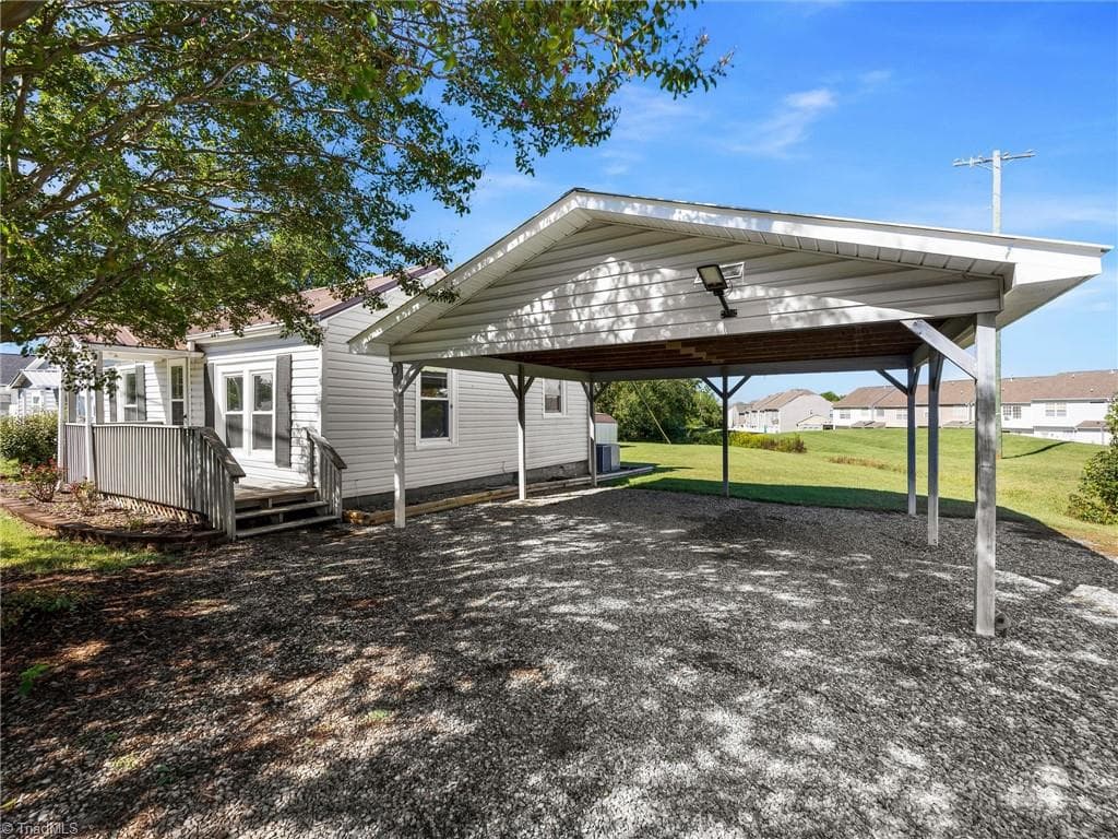 Convenient parking with carport - 24 Forest Hill Road, Lexington NC 27295, Lexington