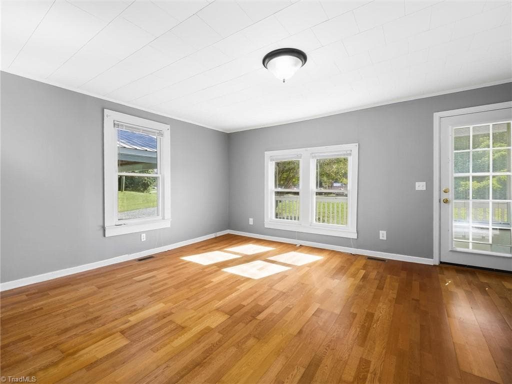 Lots of natural light - 24 Forest Hill Road, Lexington NC 27295, Lexington