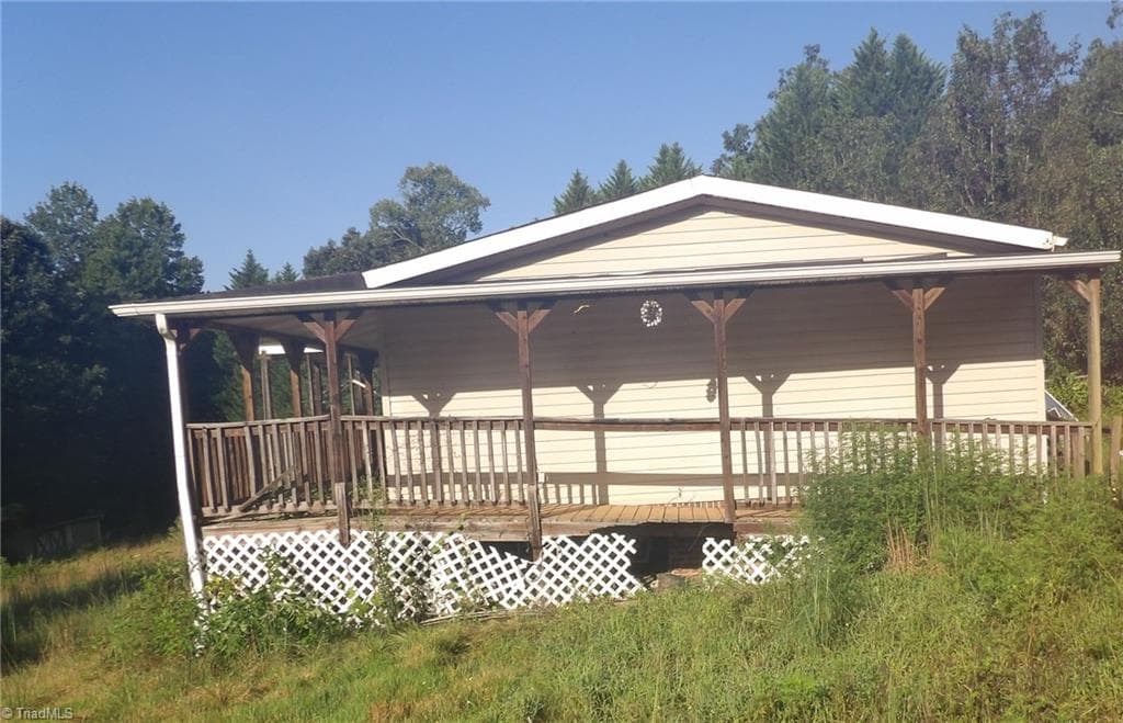 Manufactured Home at 1011 Thankful Church Road, Boomer NC 28606, photo 3 of 3