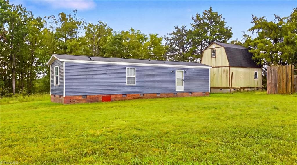 Manufactured Home at 692 Topnot Road, Yanceyville NC 27379, photo 6 of 25