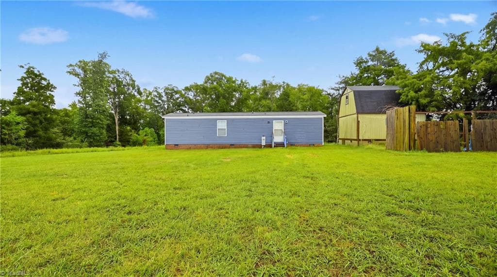 Manufactured Home at 692 Topnot Road, Yanceyville NC 27379, photo 4 of 25