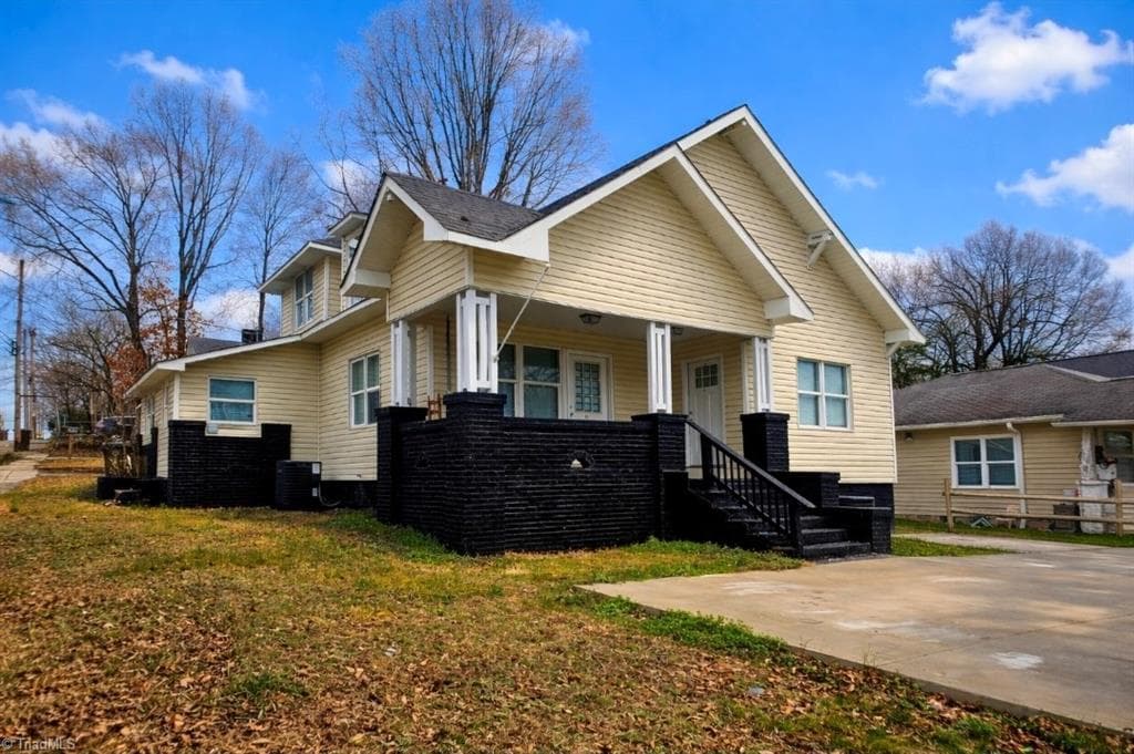 15 College Street, Thomasville NC 27360