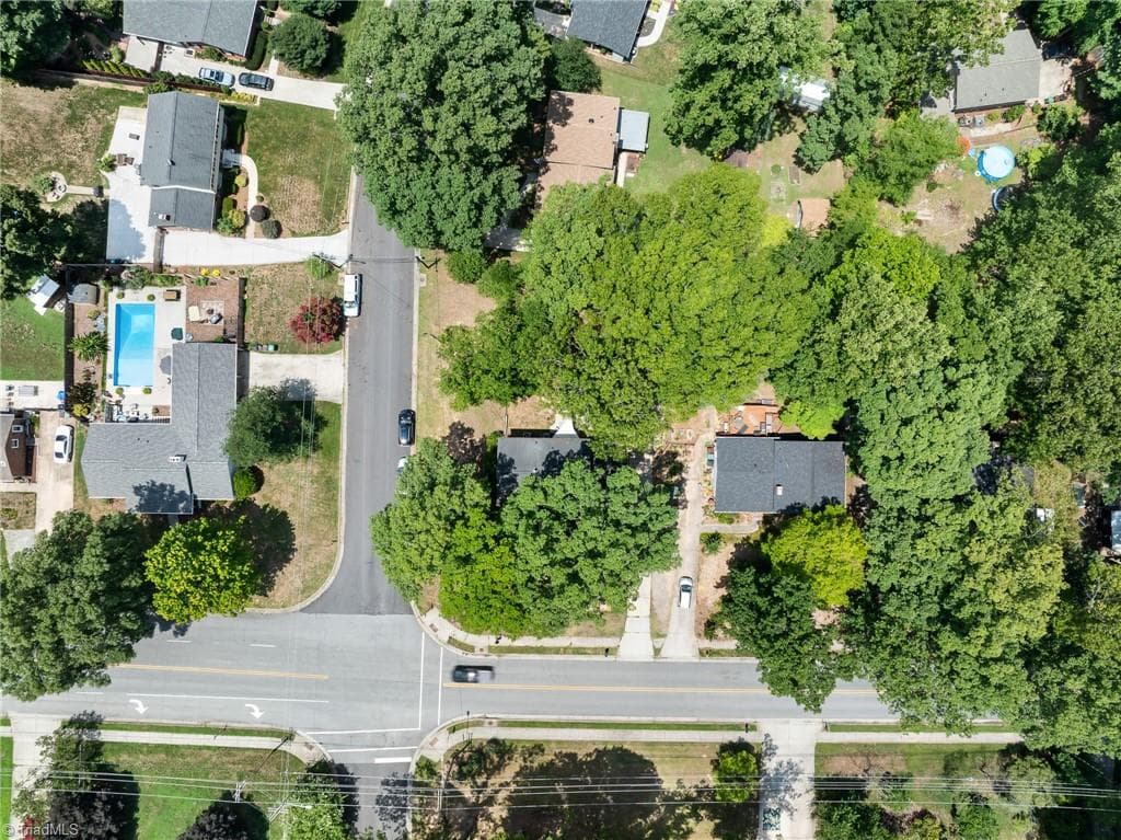 Stick/Site Built at 1001 Oakview Road, High Point NC 27265, photo 5 of 37