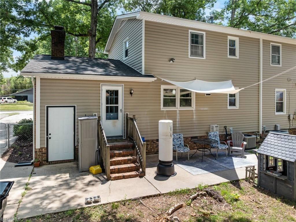 Stick/Site Built at 1001 Oakview Road, High Point NC 27265, photo 34 of 37