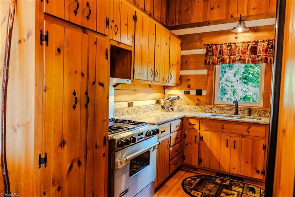 Stick/Site Built at 996 Overland Trail, Hays NC 28635, photo 7 of 34