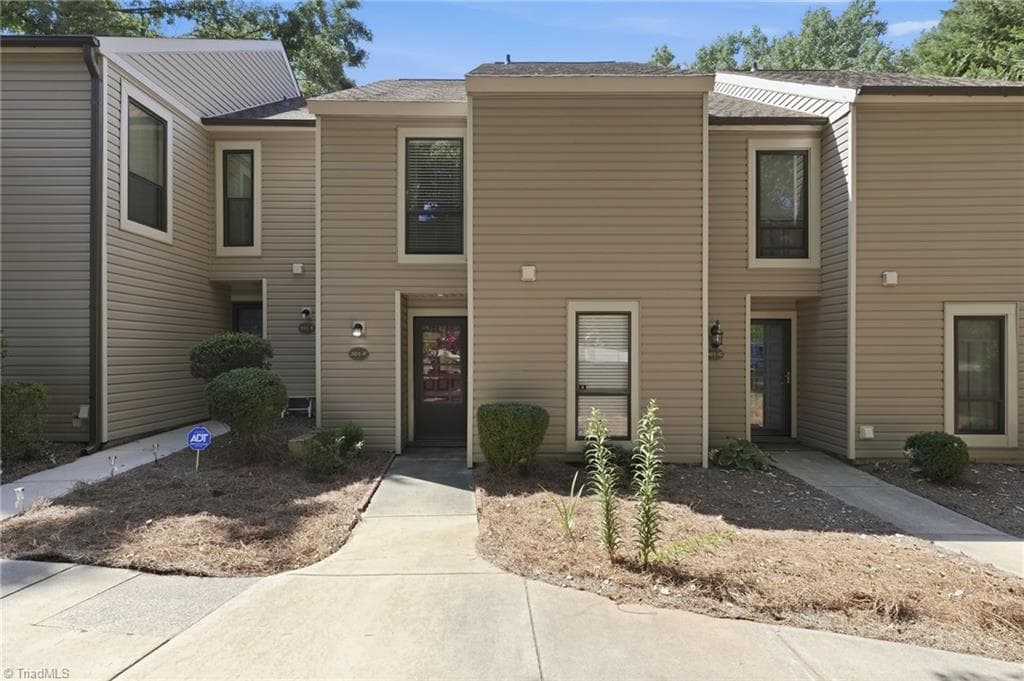 301 Village Lane # F, Greensboro NC 27409