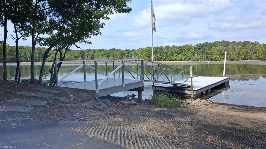 Community dock and boat ramp - 497 Harbor Drive W, Lexington NC 27292, Lexington