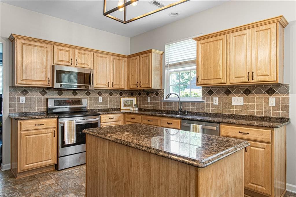 Stick/Site Built at 3728 Georgia Pond Lane, High Point NC 27265, photo 10 of 46