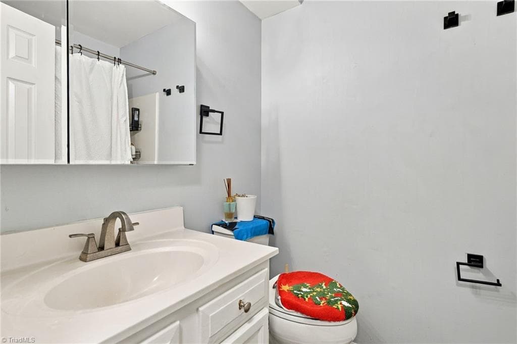 Stick/Site Built at 5928 W Friendly Avenue # M, Greensboro NC 27410, Greensboro, photo 31 of 100