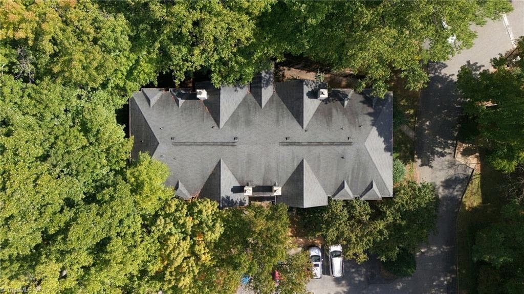 Overhead shot showing Quaker Commons Condominium. - 5928 W Friendly Avenue # M, Greensboro NC 27410, Greensboro
