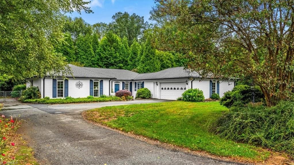 1055 Foothills Drive, Kernersville NC 27284