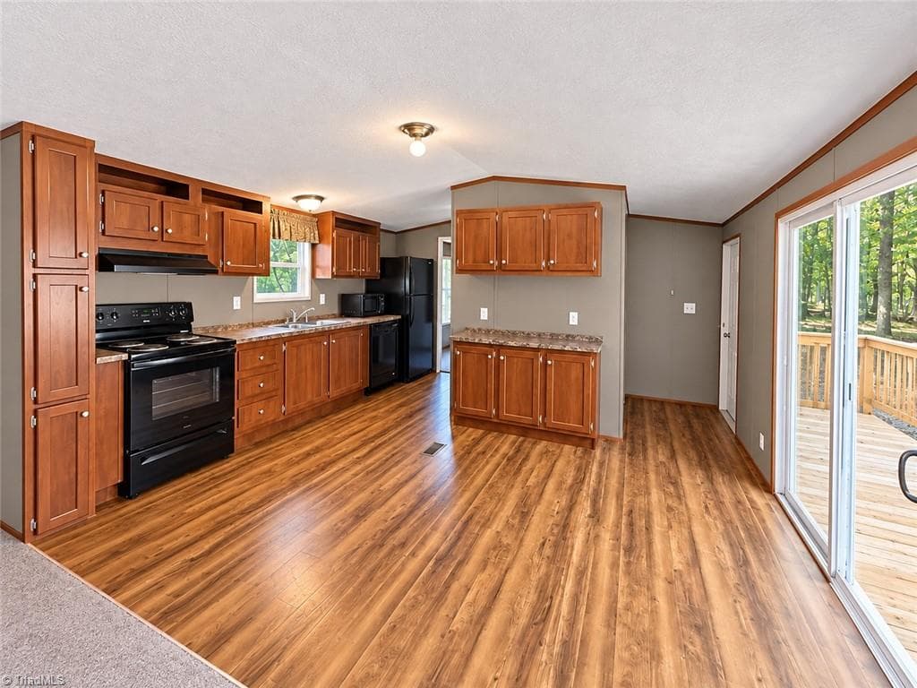 Manufactured Home at 1393 John Ed Mabe Road, Danbury NC 27016, photo 19 of 25