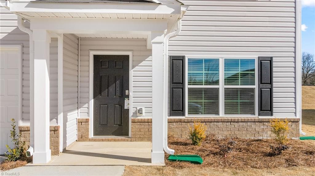 Stick/Site Built at 135 Greenbrier Way, Stoneville NC 27048, Stoneville, photo 2 of 25