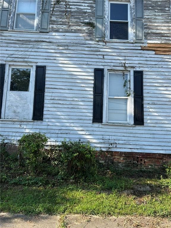 Stick/Site Built at 329 Bonner Street, Washington NC 27889, photo 5 of 35