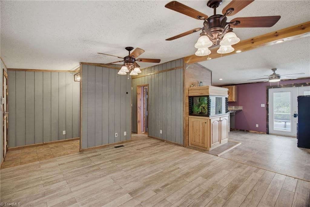 Manufactured Home at 202 Pond Trail, Reidsville NC 27320, Reidsville, photo 5 of 54