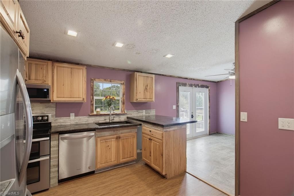 Manufactured Home at 202 Pond Trail, Reidsville NC 27320, Reidsville, photo 17 of 54