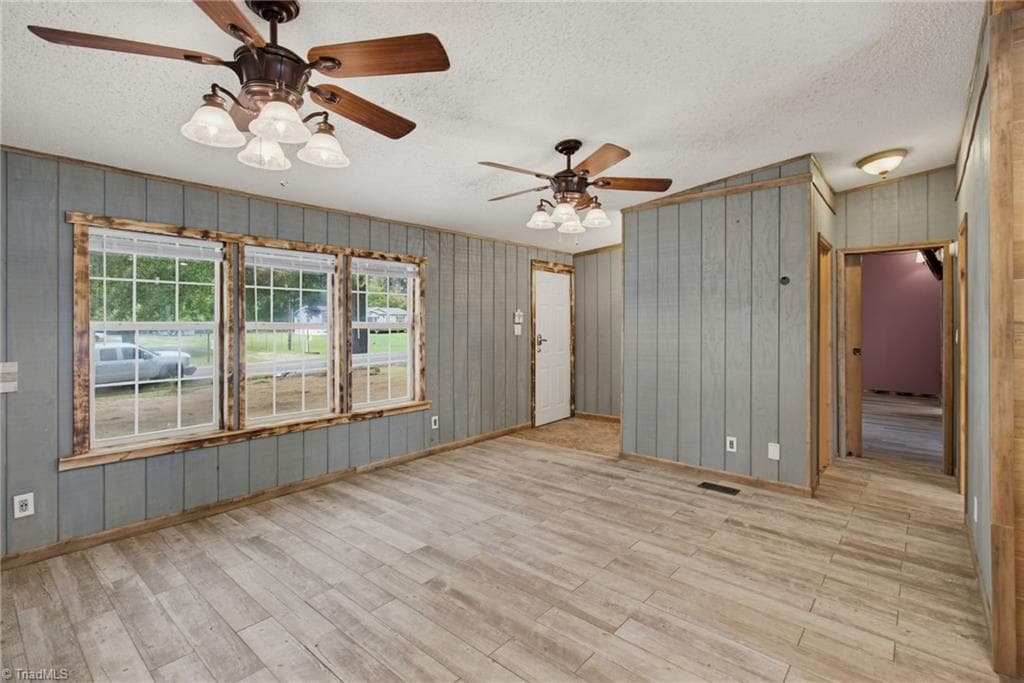 Manufactured Home at 202 Pond Trail, Reidsville NC 27320, Reidsville, photo 7 of 54