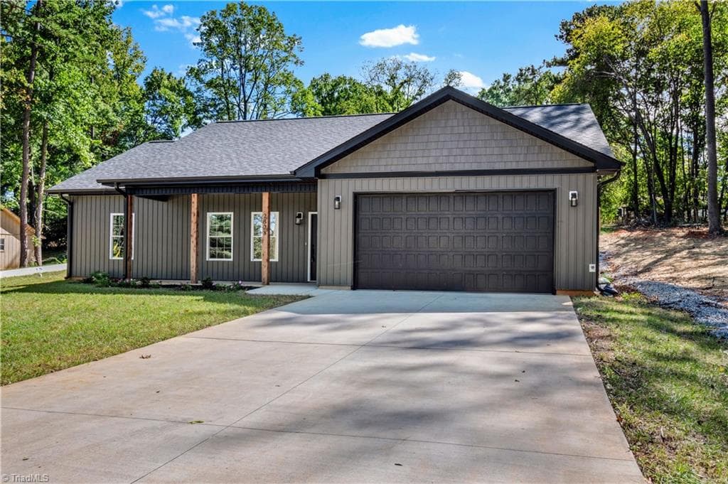 Stick/Site Built at 2328 Summerlin Street, Winston-Salem NC 27103, Winston-Salem, photo 2 of 34
