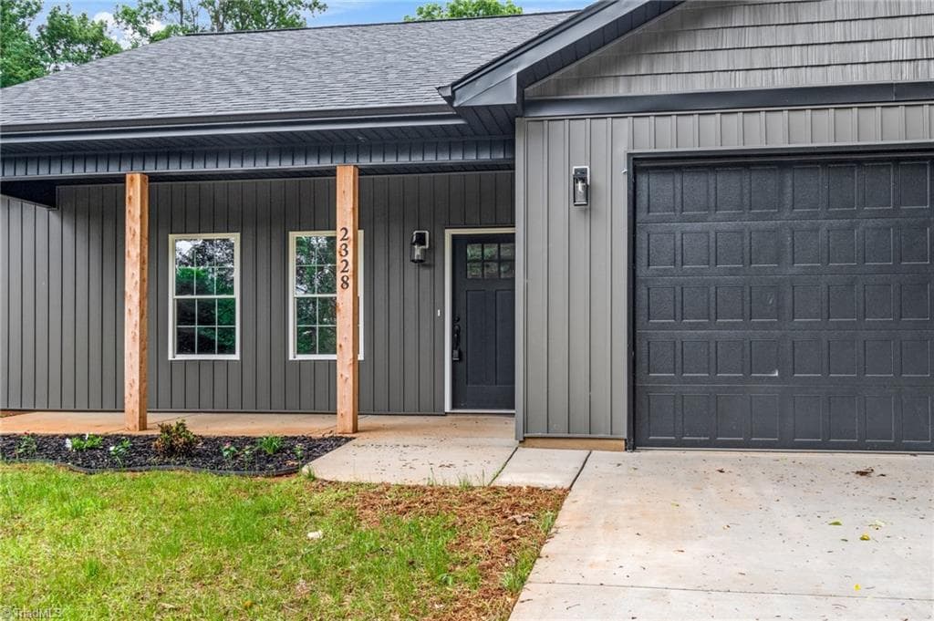 Stick/Site Built at 2328 Summerlin Street, Winston-Salem NC 27103, Winston-Salem, photo 3 of 34