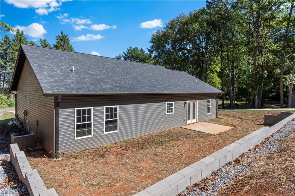 Stick/Site Built at 2328 Summerlin Street, Winston-Salem NC 27103, Winston-Salem, photo 32 of 34