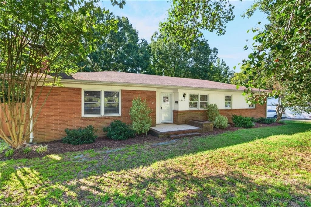 Stick/Site Built at 2308 Edgewood Avenue, Burlington NC 27215, Burlington, photo 2 of 21