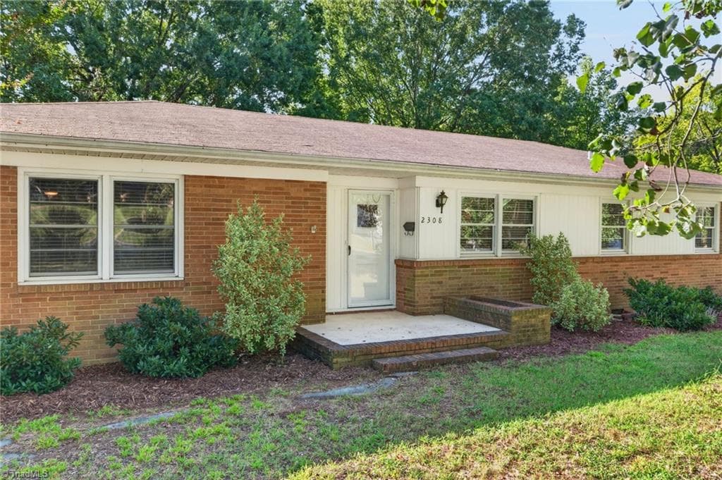 Stick/Site Built at 2308 Edgewood Avenue, Burlington NC 27215, Burlington, photo 3 of 21