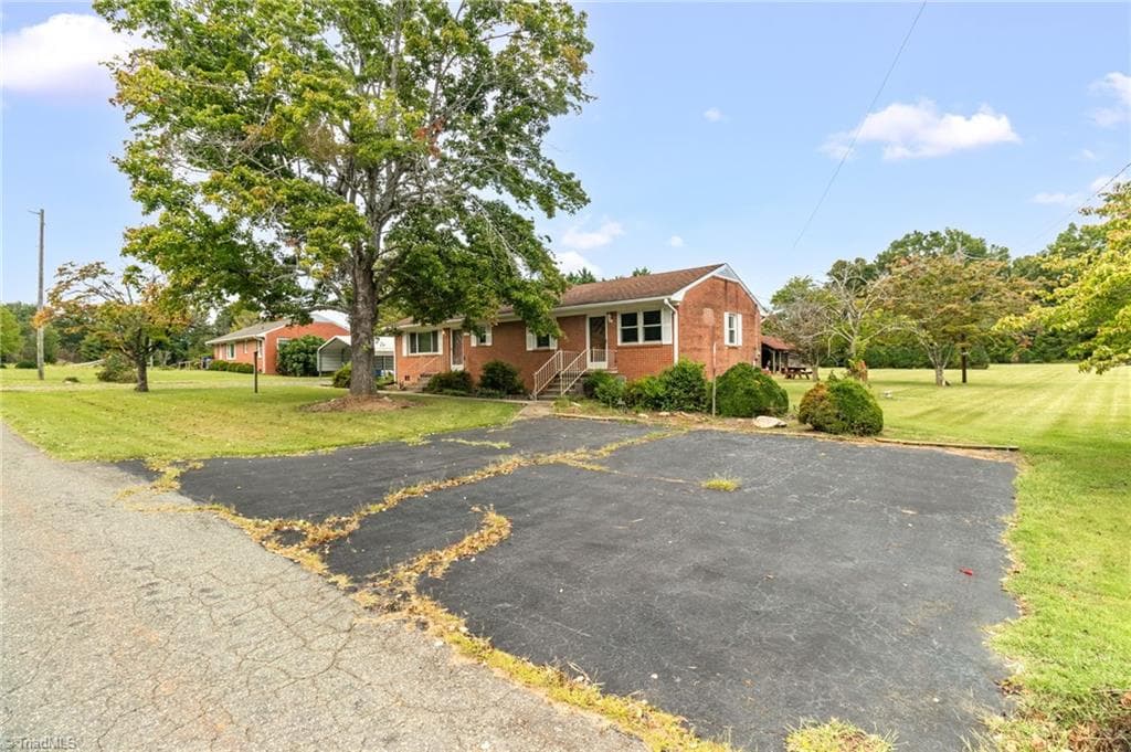 Stick/Site Built at 553 E Ridge Avenue, Liberty NC 27298, Liberty, photo 8 of 39