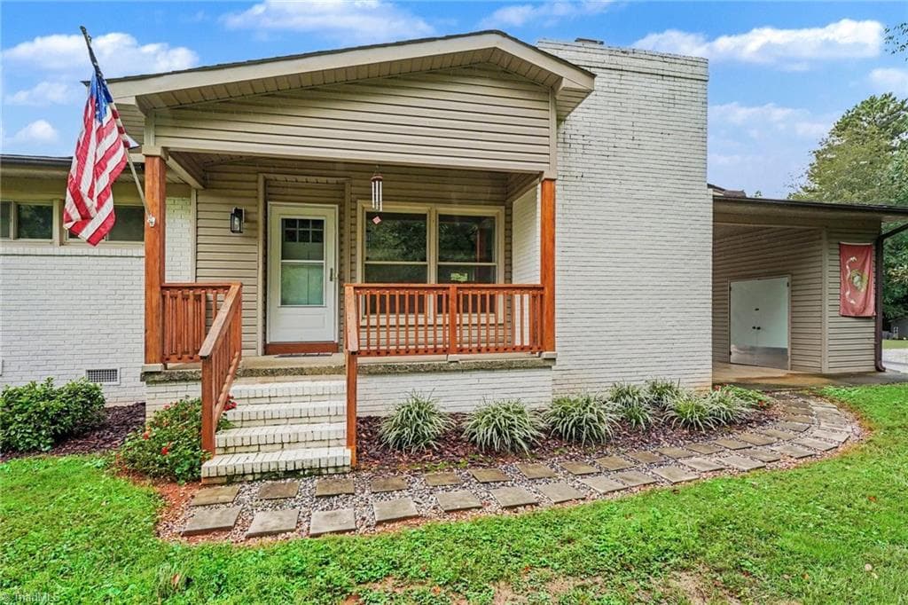 Stick/Site Built at 5107 Grandover Parkway, Greensboro NC 27407, photo 2 of 29