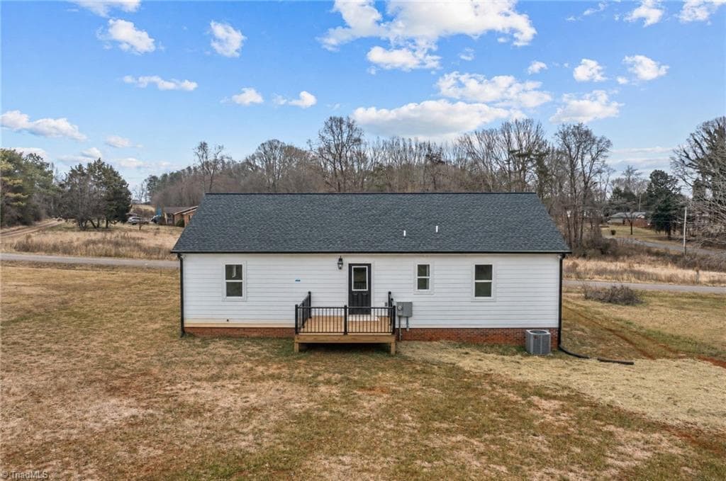Stick/Site Built at 825 Washington Post Road, New Bern NC 28562, photo 3 of 7