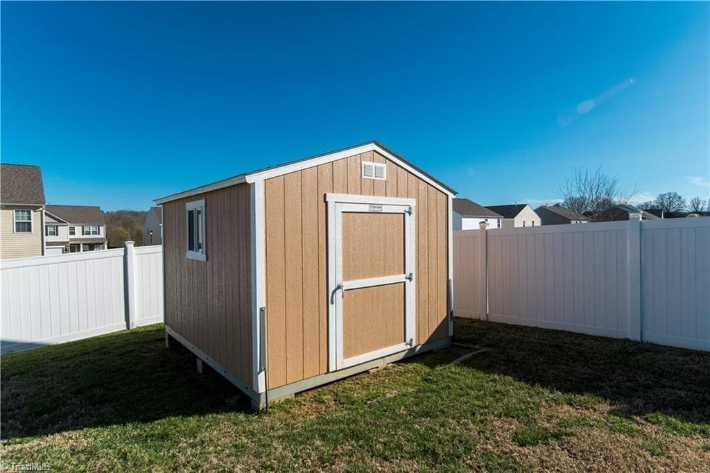 Stick/Site Built at 3275 Grandview Club Road, Pfafftown NC 27040, Pfafftown, photo 30 of 32