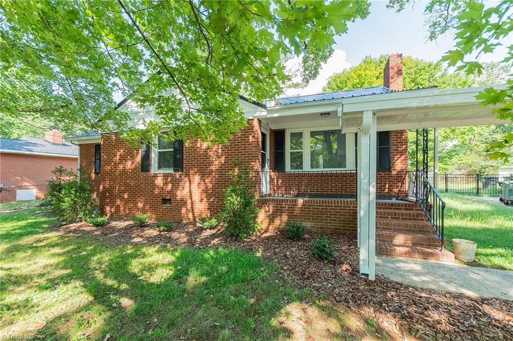 Stick/Site Built at 208 Avondale Drive, Lexington NC 27295, photo 2 of 44