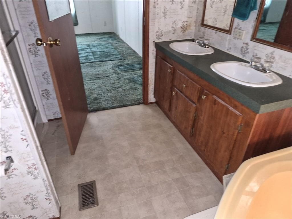 Manufactured Home at 168 Fawn Brook Drive, Lexington NC 27292, Lexington, photo 33 of 42