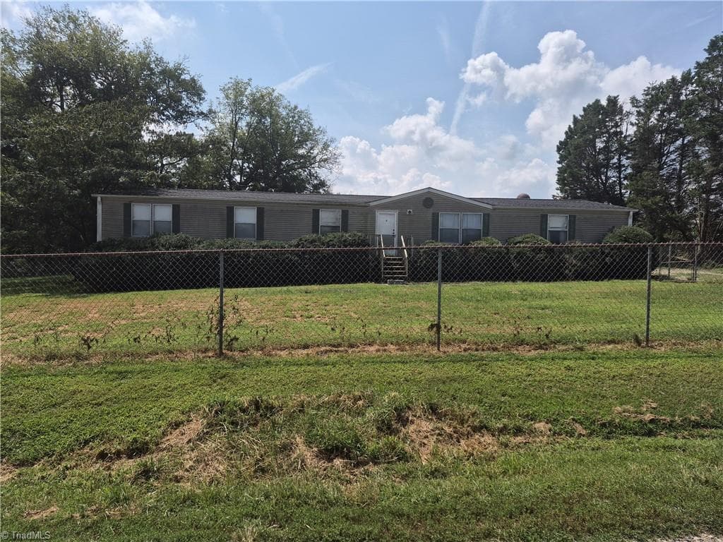 Manufactured Home at 168 Fawn Brook Drive, Lexington NC 27292, Lexington, photo 35 of 42